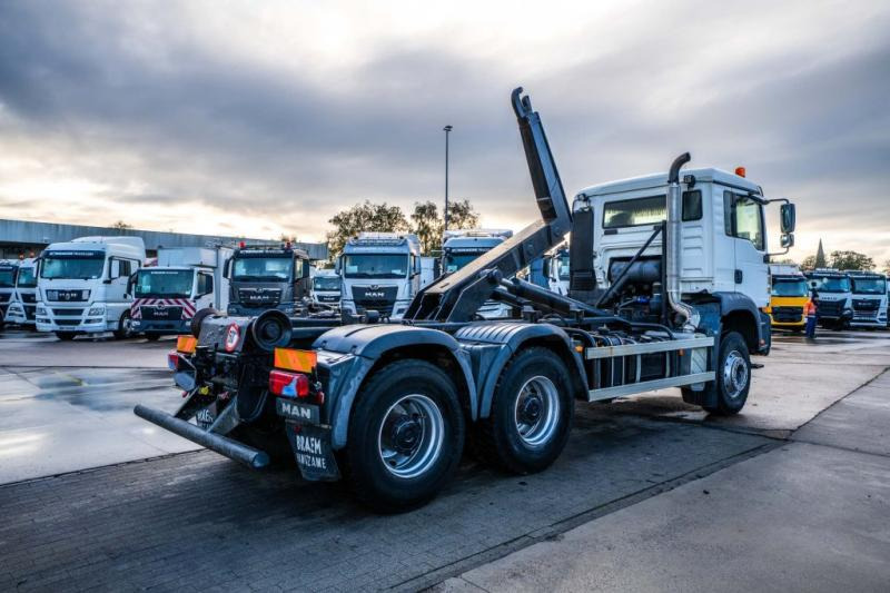 MAN TGA 33.360 BB - Hákový nosič kontejnerů: obrázek 4 MAN TGA 33.360 BB - Hákový nosič kontejnerů: obrázek 4