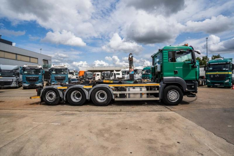MAN TGS 35.440 BL 8x4-4 - Hákový nosič kontejnerů: obrázek 3 MAN TGS 35.440 BL 8x4-4 - Hákový nosič kontejnerů: obrázek 3