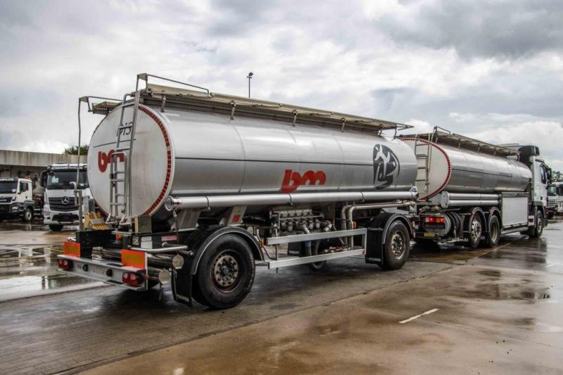 Mercedes ACTROS 2544-MP3+MAGYAR INOX18.200L+17.700L/2X6COMP - Cisternové vozidlo: obrázek 3 Mercedes ACTROS 2544-MP3+MAGYAR INOX18.200L+17.700L/2X6COMP - Cisternové vozidlo: obrázek 3