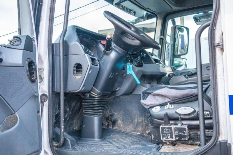 Interior photo 1: Hákový nosič kontejnerů Mercedes ACTROS 2646 L-MP3 Interior photo 1: Hákový nosič kontejnerů Mercedes ACTROS 2646 L-MP3