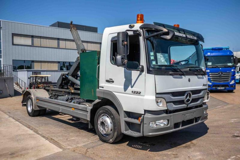 Mercedes ATEGO 1222 K - Hákový nosič kontejnerů: obrázek 2 Mercedes ATEGO 1222 K - Hákový nosič kontejnerů: obrázek 2