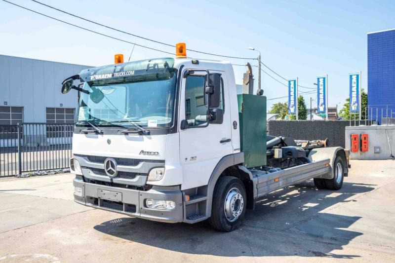 Mercedes ATEGO 1222 K - Hákový nosič kontejnerů: obrázek 5 Mercedes ATEGO 1222 K - Hákový nosič kontejnerů: obrázek 5