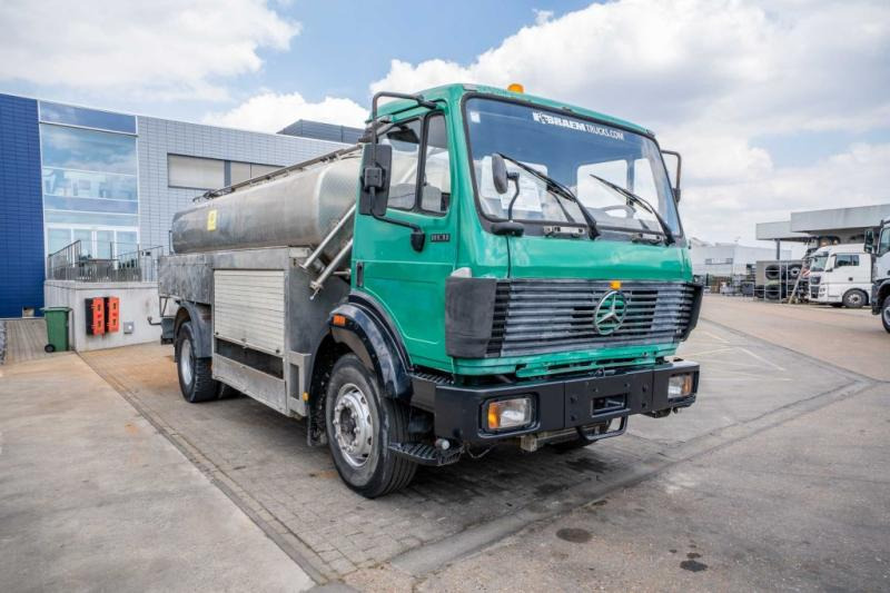 Mercedes SK 1831 L - WATER/EAU-11.500 L/3 Comp. - Cisternové vozidlo: obrázek 2 Mercedes SK 1831 L - WATER/EAU-11.500 L/3 Comp. - Cisternové vozidlo: obrázek 2