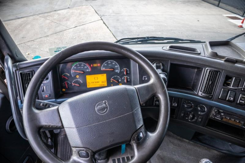 Interior photo 1: Tahač Volvo FH 400-E5+HYDR.