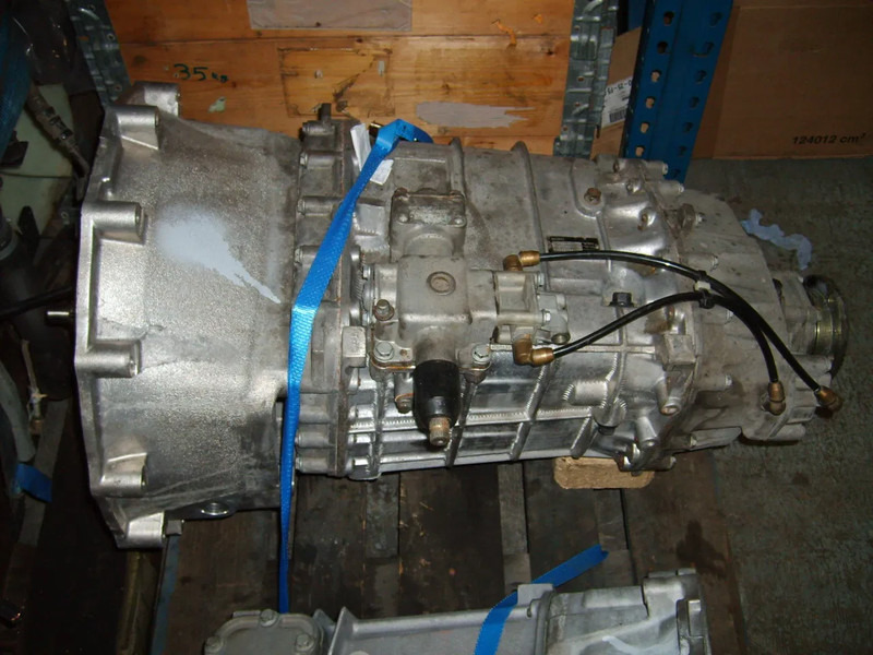 Iveco 2895B922B08 / 8871022/2993112/500080142 - Převodovka: obrázek 1 Iveco 2895B922B08 / 8871022/2993112/500080142 - Převodovka: obrázek 1