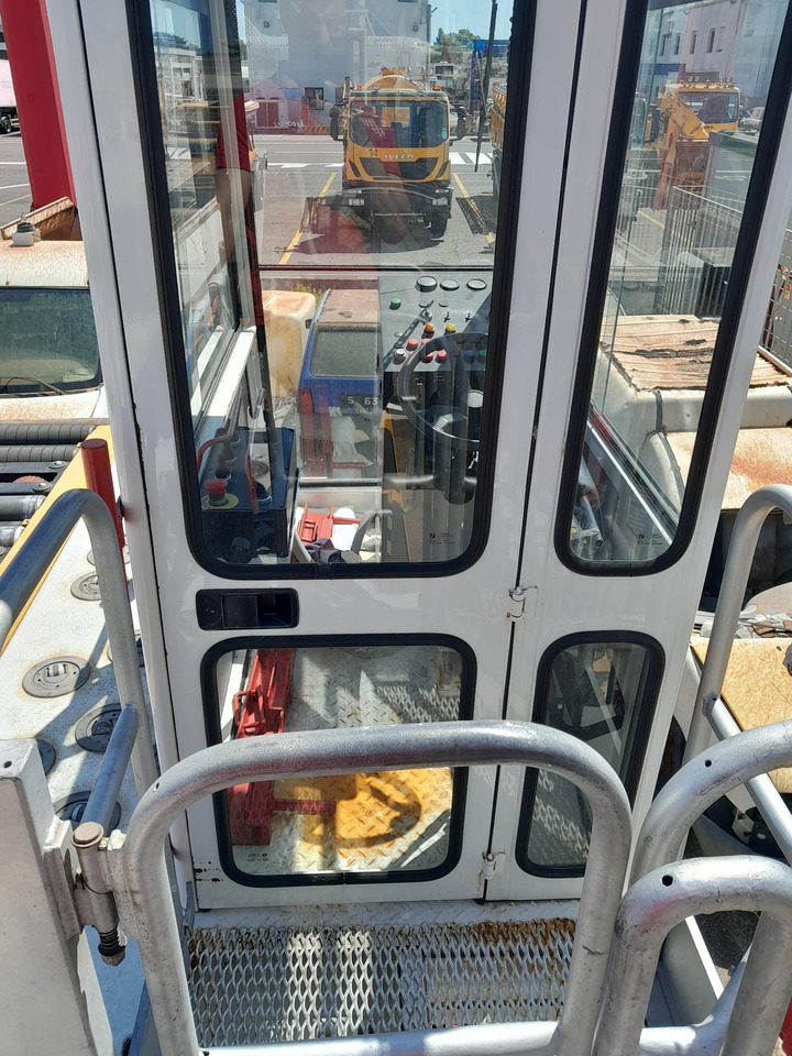 2PU1500 highloader - Nakladač kontejnerů/ Palet: obrázek 3 2PU1500 highloader - Nakladač kontejnerů/ Palet: obrázek 3