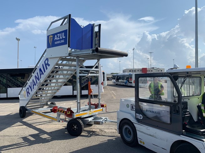AERO-GSE B737 - A320 Towable - Schodiště pro cestující: obrázek 4 AERO-GSE B737 - A320 Towable - Schodiště pro cestující: obrázek 4