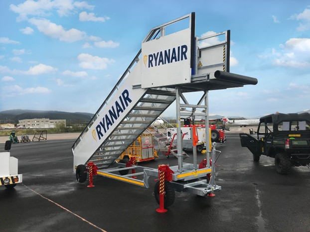 AERO-GSE B737 - A320 Towable - Schodiště pro cestující: obrázek 1 AERO-GSE B737 - A320 Towable - Schodiště pro cestující: obrázek 1
