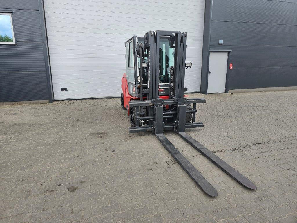 Dan Truck 8450DG Container-Indoor-Stapler -TRIPLEX - Dieselový vysokozdvižný vozík: obrázek 5 Dan Truck 8450DG Container-Indoor-Stapler -TRIPLEX - Dieselový vysokozdvižný vozík: obrázek 5