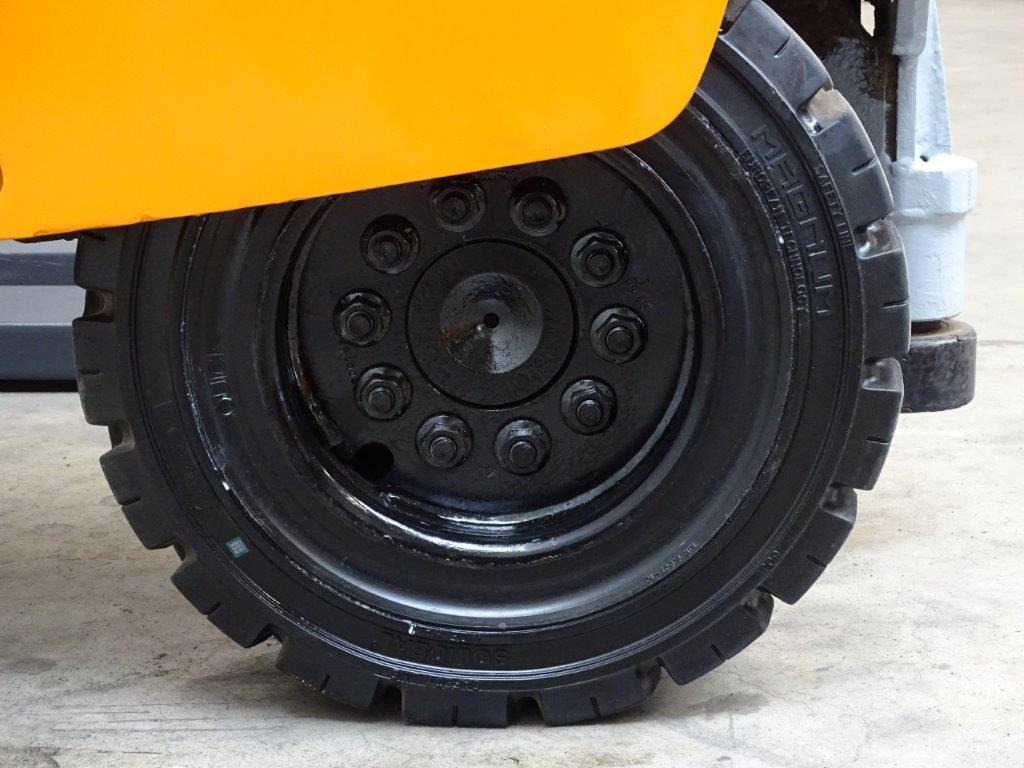 Hubtex DQ45-G - TRAVERSE - Čtyřcestný vozík: obrázek 2 Hubtex DQ45-G - TRAVERSE - Čtyřcestný vozík: obrázek 2