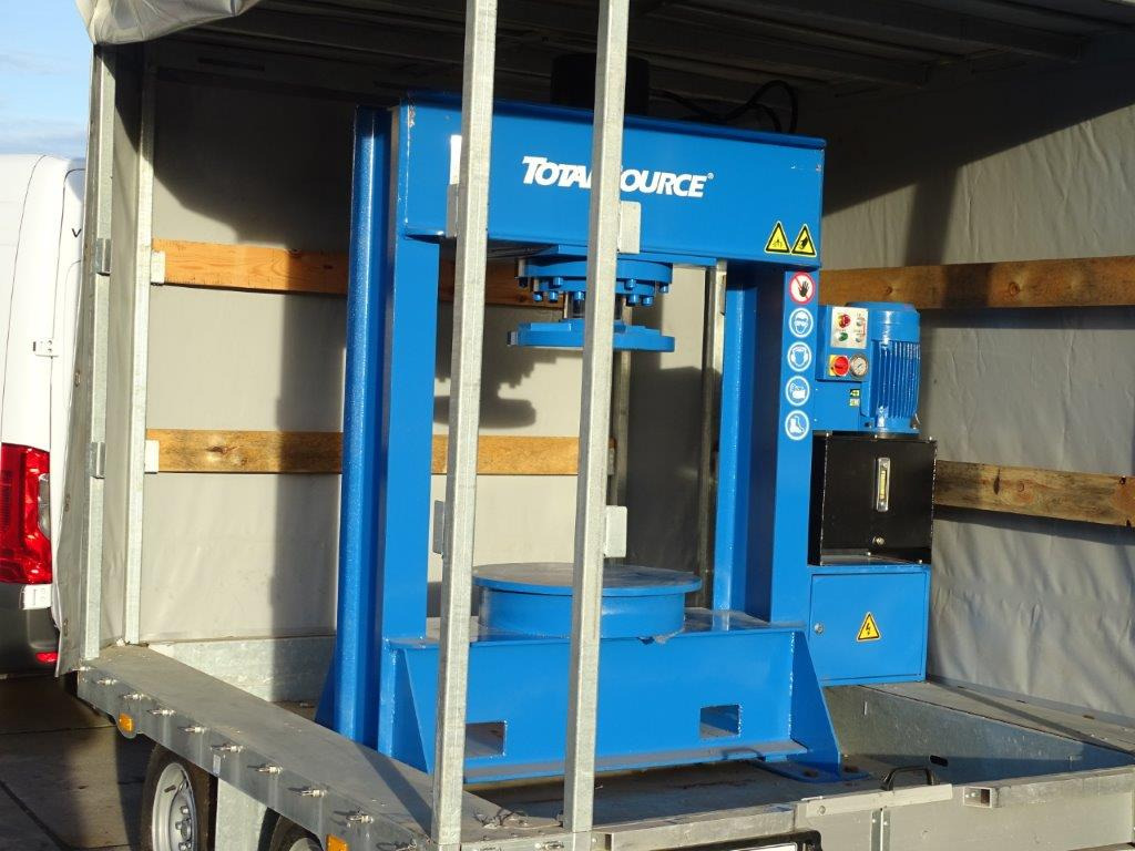 MOBILE VOLLREIFENPRESSE - Vybavení garáže/ Dílny: obrázek 3 MOBILE VOLLREIFENPRESSE - Vybavení garáže/ Dílny: obrázek 3