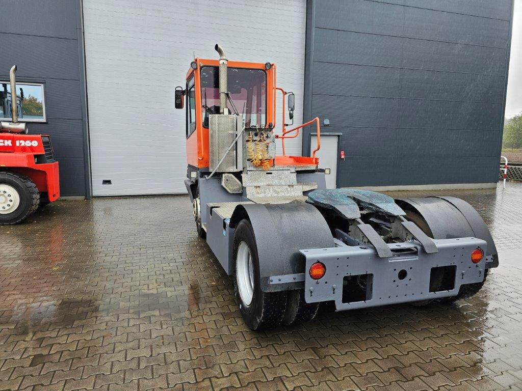 Terberg YT182 - Terminálový traktor: obrázek 5 Terberg YT182 - Terminálový traktor: obrázek 5