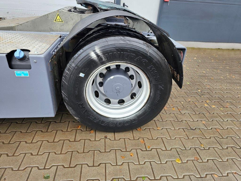 Terberg YT182 - Terminálový traktor: obrázek 2 Terberg YT182 - Terminálový traktor: obrázek 2