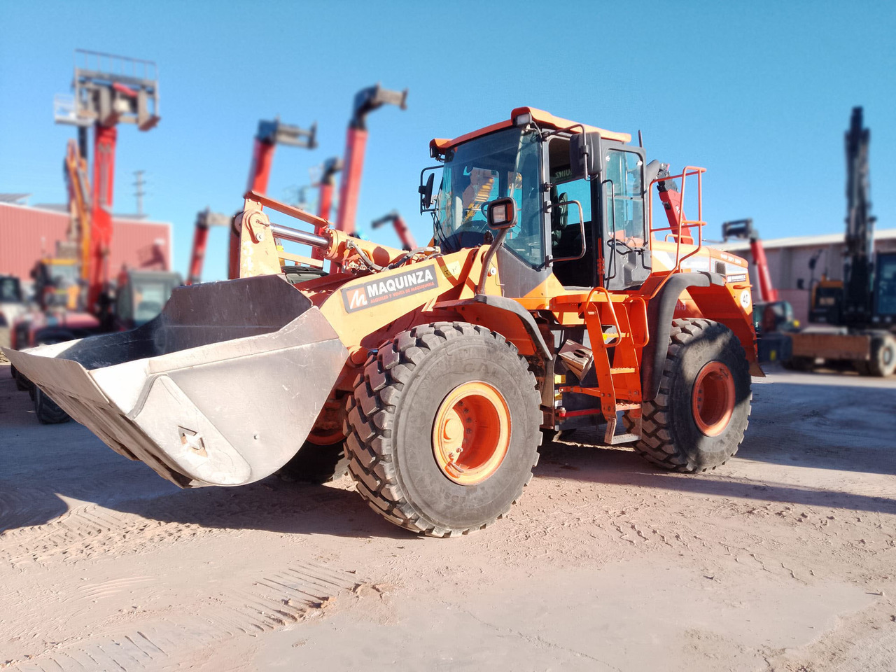 DOOSAN DL300-5 - Kolový nakladač: obrázek 4 DOOSAN DL300-5 - Kolový nakladač: obrázek 4