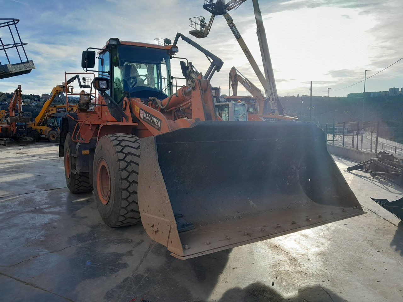 DOOSAN DL300 L/AUX - Kolový nakladač: obrázek 2 DOOSAN DL300 L/AUX - Kolový nakladač: obrázek 2