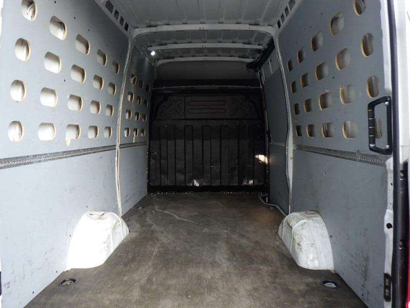 Iveco Daily 35S14 L3/ H2 Hi Matic Automaat / Trekhaak - Furgon: obrázek 5 Iveco Daily 35S14 L3/ H2 Hi Matic Automaat / Trekhaak - Furgon: obrázek 5