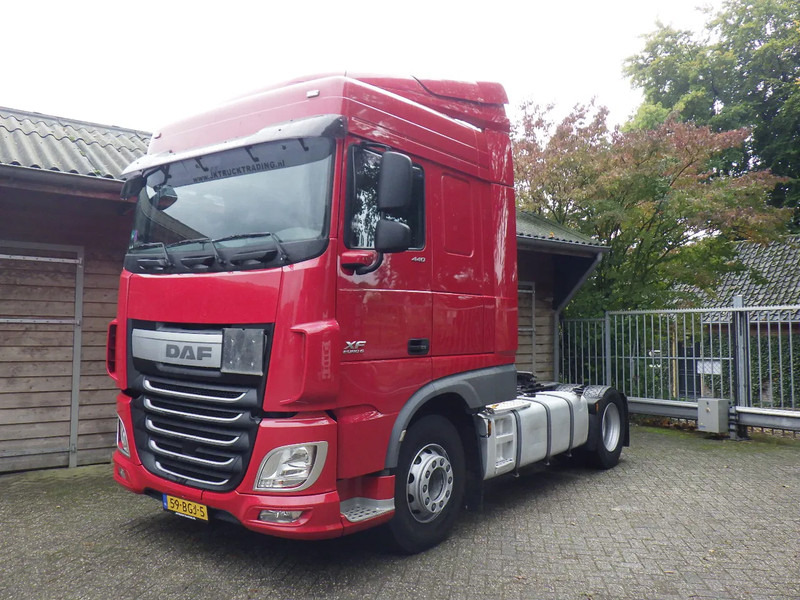 DAF XF 440 8 Tons vooras / Standairco / Standkachel - Tahač: obrázek 1 DAF XF 440 8 Tons vooras / Standairco / Standkachel - Tahač: obrázek 1