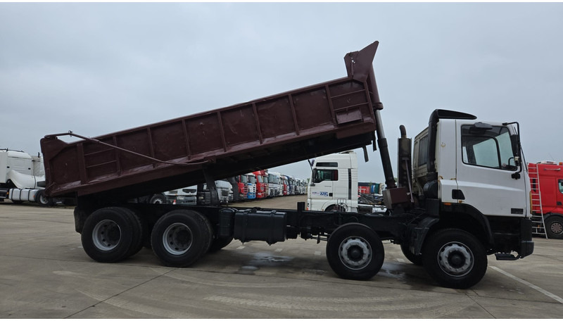 DAF 85 CF 340 (EURO 2 / MANUAL PUMP / STEEL SUSP. / POSSIBLE AS CHASSIS / 8X4) - Sklápěč: obrázek 4 DAF 85 CF 340 (EURO 2 / MANUAL PUMP / STEEL SUSP. / POSSIBLE AS CHASSIS / 8X4) - Sklápěč: obrázek 4