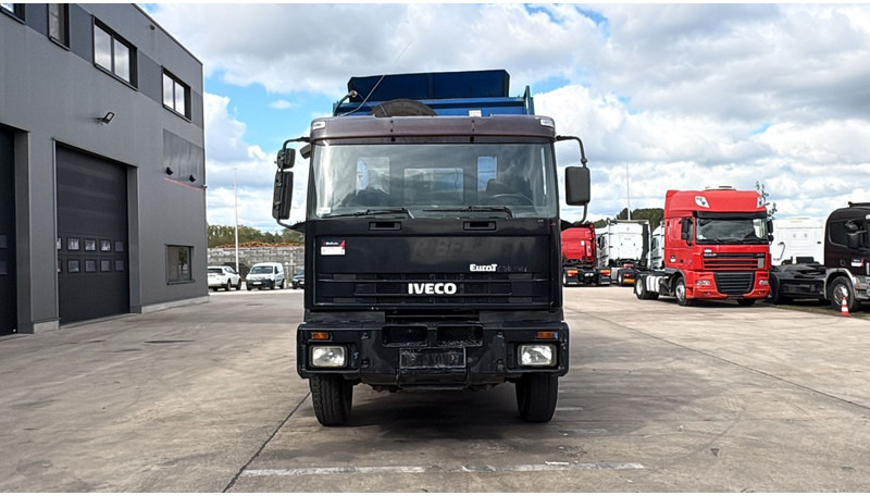 Iveco Eurotrakker 260 E 34 (POMPE MANUELLE / MANUAL PUMP / MANUAL GEARBOX / BOITE MANUELLE / LAMES) - Sklápěč: obrázek 2 Iveco Eurotrakker 260 E 34 (POMPE MANUELLE / MANUAL PUMP / MANUAL GEARBOX / BOITE MANUELLE / LAMES) - Sklápěč: obrázek 2
