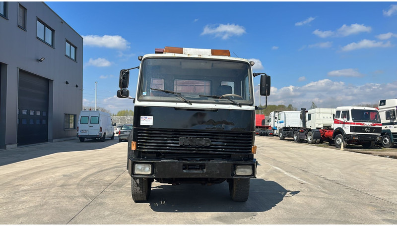 Iveco MAGIRUS 260 - 34 (LIVRAISON GRATUITE AU PORT D'ANVERS / POMPE MANUELLE) - Sklápěč: obrázek 2 Iveco MAGIRUS 260 - 34 (LIVRAISON GRATUITE AU PORT D'ANVERS / POMPE MANUELLE) - Sklápěč: obrázek 2
