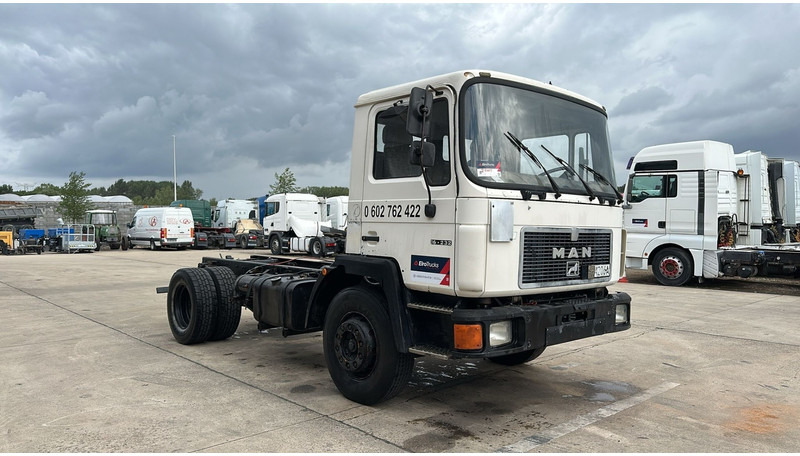 MAN 18.232 (MANUAL PUMP / 6 CYLINDER / POMPE MANUELLE / LAMES / STEEL SUSPENSION) - Podvozek s kabinou: obrázek 4 MAN 18.232 (MANUAL PUMP / 6 CYLINDER / POMPE MANUELLE / LAMES / STEEL SUSPENSION) - Podvozek s kabinou: obrázek 4