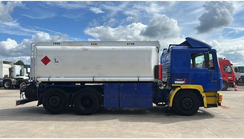 MAN 26.402 (18.000 L / 6X2 / 6 CYLINDER / FRONT STEEL / 3 COMPARTIMENTS) - Cisternové vozidlo: obrázek 4 MAN 26.402 (18.000 L / 6X2 / 6 CYLINDER / FRONT STEEL / 3 COMPARTIMENTS) - Cisternové vozidlo: obrázek 4