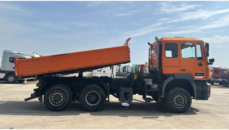 MAN 28.364 (4X4 + LIFT AXLE / 6 CYLINDERS / GOOD CONDITION / FRONT STEEL / MANUAL GEARBOX) - Sklápěč: obrázek 3 MAN 28.364 (4X4 + LIFT AXLE / 6 CYLINDERS / GOOD CONDITION / FRONT STEEL / MANUAL GEARBOX) - Sklápěč: obrázek 3