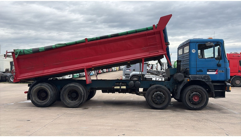 MAN 32.343 (LAMES / STEEL SUSP. / 8X4 / GRAND PONT / BIG AXLE) - Sklápěč: obrázek 3 MAN 32.343 (LAMES / STEEL SUSP. / 8X4 / GRAND PONT / BIG AXLE) - Sklápěč: obrázek 3