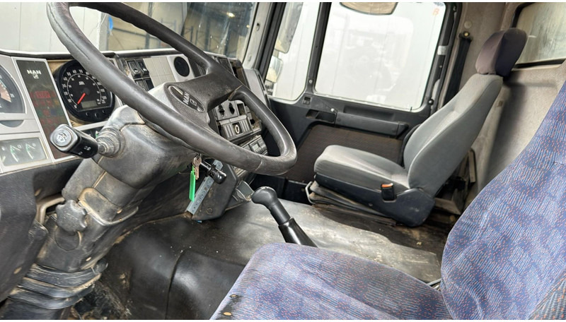 MAN 41.414 (6 CYLINDER / STEEL SUSP. / LAMES / BIG AXLE / GRAND PONT) leasing MAN 41.414 (6 CYLINDER / STEEL SUSP. / LAMES / BIG AXLE / GRAND PONT): obrázek 10 MAN 41.414 (6 CYLINDER / STEEL SUSP. / LAMES / BIG AXLE / GRAND PONT) leasing MAN 41.414 (6 CYLINDER / STEEL SUSP. / LAMES / BIG AXLE / GRAND PONT): obrázek 10