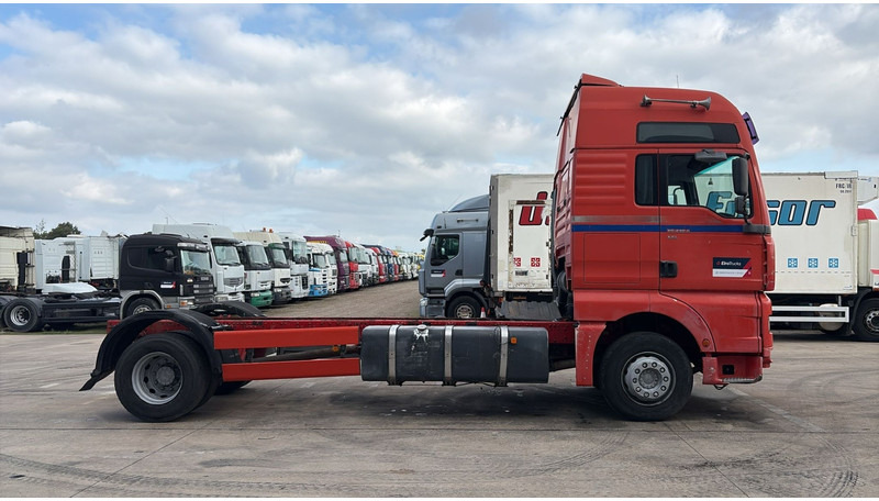 MAN TGA 18.410 (POMPE MANUELLE / MANUAL PUMP / BOITE MANUELLE / MANUAL GEARBOX) - Podvozek s kabinou: obrázek 4 MAN TGA 18.410 (POMPE MANUELLE / MANUAL PUMP / BOITE MANUELLE / MANUAL GEARBOX) - Podvozek s kabinou: obrázek 4