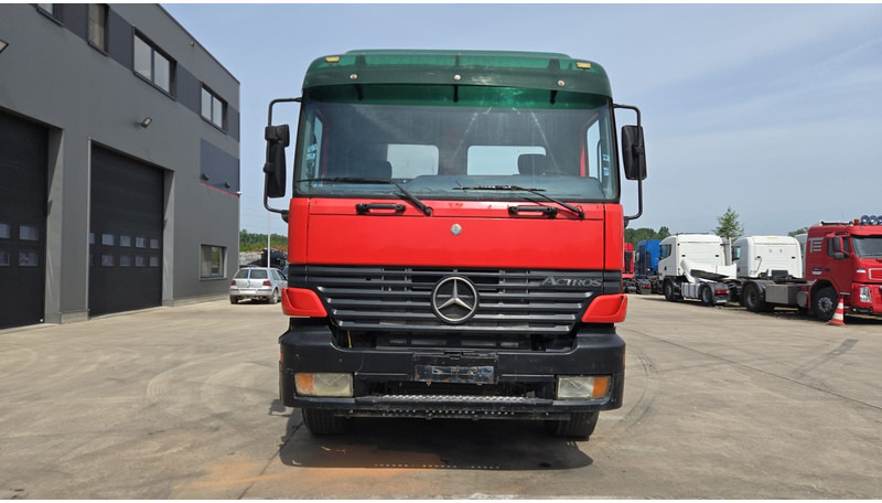 Mercedes-Benz ACTROS 2640 (EPS / 3 PEDALES / V6 / LAMES / GRAND PONT / EURO 2 / SEMI-AUTO) - Podvozek s kabinou: obrázek 2 Mercedes-Benz ACTROS 2640 (EPS / 3 PEDALES / V6 / LAMES / GRAND PONT / EURO 2 / SEMI-AUTO) - Podvozek s kabinou: obrázek 2