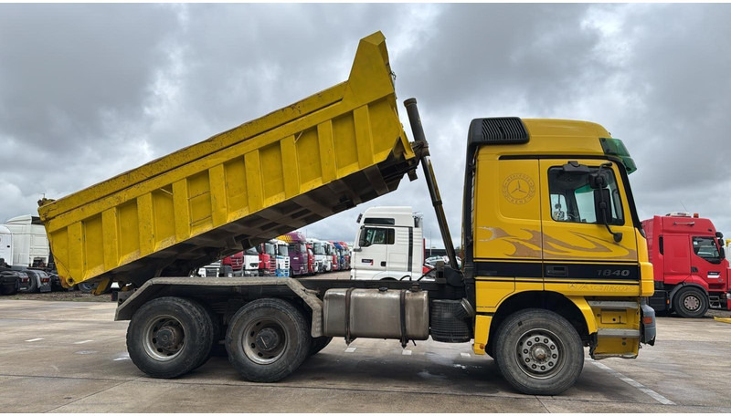 Mercedes-Benz ACTROS 2640 (EPS / LAMES / GRAND PONT / 6X4 / 3 PEDALES) - Sklápěč: obrázek 3 Mercedes-Benz ACTROS 2640 (EPS / LAMES / GRAND PONT / 6X4 / 3 PEDALES) - Sklápěč: obrázek 3