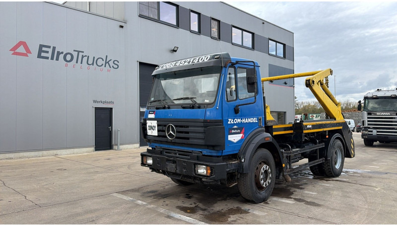 Mercedes-Benz SK 1831 (LAMES / STEEL SUSP. / V6 / BOITE MANUELLE / GRANT PONT / BIG AXLE) - Kontejnérový podvozek/ Výměnná nástavba, Auto s hydraulickou rukou: obrázek 1 Mercedes-Benz SK 1831 (LAMES / STEEL SUSP. / V6 / BOITE MANUELLE / GRANT PONT / BIG AXLE) - Kontejnérový podvozek/ Výměnná nástavba, Auto s hydraulickou rukou: obrázek 1