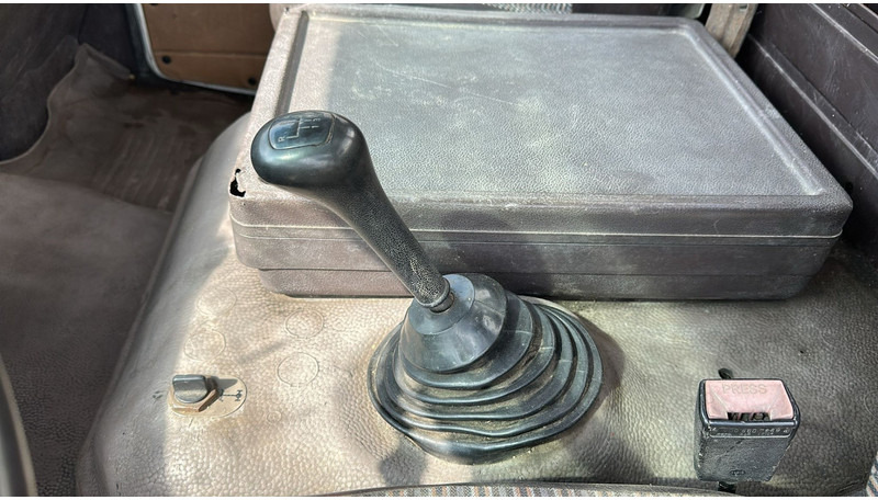 Sklápěč Mercedes-Benz SK 809 (POMPE MANUELLE / MANUAL PUMP / HELPER / AUXILAIRY / SPER / STEEL SUSP.): obrázek 16