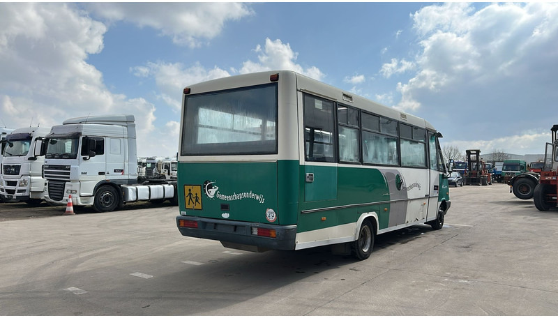 Mercedes-Benz Vario 614 (BELGIAN BUS / MANUAL PUMP / POMPE MANUELLE / BOITE MANUELLE / LAMES) - Městský autobus: obrázek 5 Mercedes-Benz Vario 614 (BELGIAN BUS / MANUAL PUMP / POMPE MANUELLE / BOITE MANUELLE / LAMES) - Městský autobus: obrázek 5