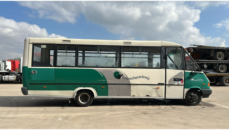 Mercedes-Benz Vario 614 (BELGIAN BUS / MANUAL PUMP / POMPE MANUELLE / BOITE MANUELLE / LAMES) - Městský autobus: obrázek 4 Mercedes-Benz Vario 614 (BELGIAN BUS / MANUAL PUMP / POMPE MANUELLE / BOITE MANUELLE / LAMES) - Městský autobus: obrázek 4
