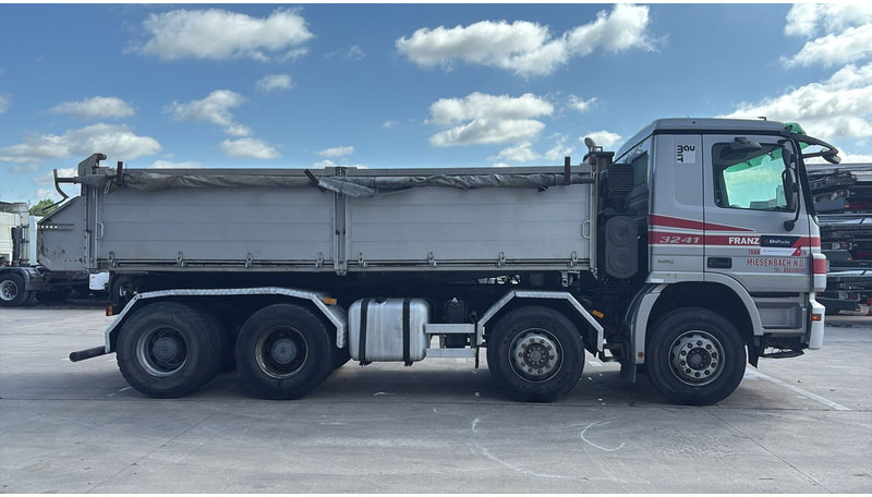 Mercedes-Benz actros 3241 (8X4 / LAMES / GRAND PONT / GRAND BENNE / 3 PONTS / TRES BONNE ETAT) - Sklápěč: obrázek 4 Mercedes-Benz actros 3241 (8X4 / LAMES / GRAND PONT / GRAND BENNE / 3 PONTS / TRES BONNE ETAT) - Sklápěč: obrázek 4