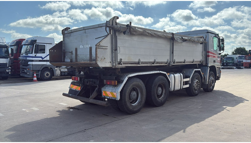 Mercedes-Benz actros 3241 (8X4 / LAMES / GRAND PONT / GRAND BENNE / TRES BONNE ETAT) - Sklápěč: obrázek 5 Mercedes-Benz actros 3241 (8X4 / LAMES / GRAND PONT / GRAND BENNE / TRES BONNE ETAT) - Sklápěč: obrázek 5