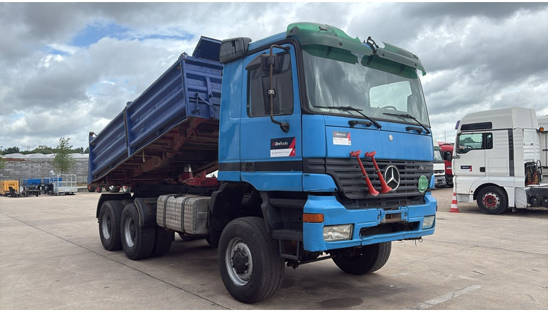 Mercedes-Benz actros 3340 (6X6 / BOITE MANUELLE /MANUAL GEARBOX / 3 PONTS / V6 / MP1) - Sklápěč: obrázek 3 Mercedes-Benz actros 3340 (6X6 / BOITE MANUELLE /MANUAL GEARBOX / 3 PONTS / V6 / MP1) - Sklápěč: obrázek 3