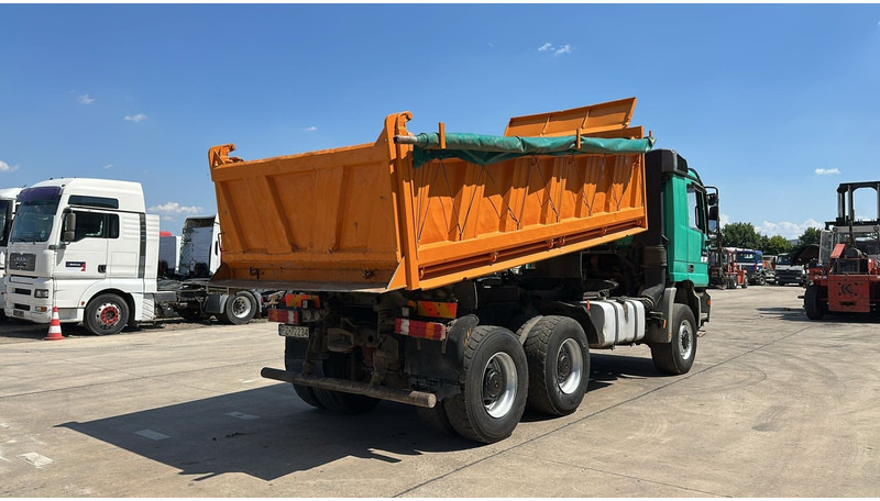 Mercedes-Benz actros 3340 (EPS / 6X6 / 3 PEDALES / LAMES / GRAND PONT / BIG AXLE / TRES PROPRE) - Sklápěč: obrázek 5 Mercedes-Benz actros 3340 (EPS / 6X6 / 3 PEDALES / LAMES / GRAND PONT / BIG AXLE / TRES PROPRE) - Sklápěč: obrázek 5