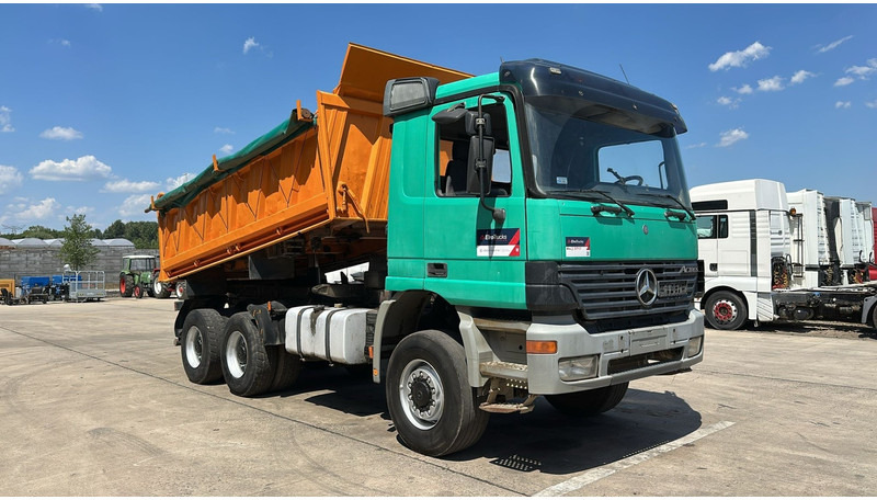 Mercedes-Benz actros 3340 (EPS / 6X6 / 3 PEDALES / LAMES / GRAND PONT / BIG AXLE / TRES PROPRE) - Sklápěč: obrázek 3 Mercedes-Benz actros 3340 (EPS / 6X6 / 3 PEDALES / LAMES / GRAND PONT / BIG AXLE / TRES PROPRE) - Sklápěč: obrázek 3