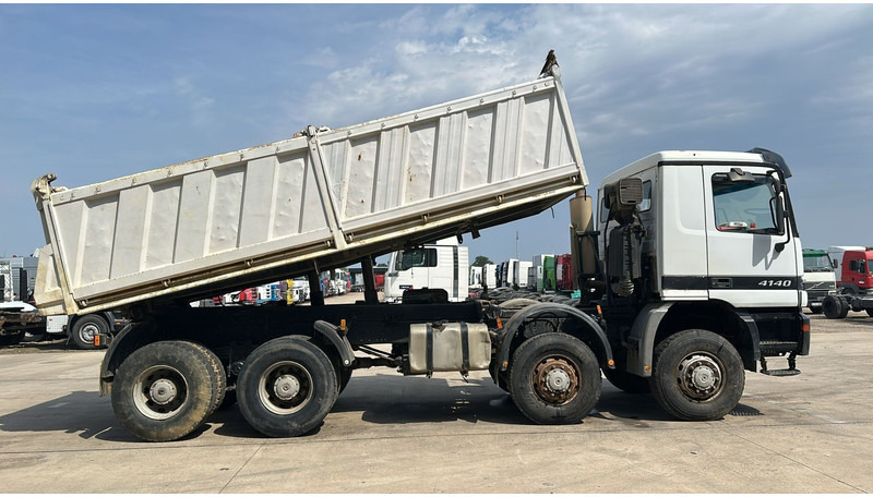 Mercedes-Benz actros 4140 (8X8 / BOITE MANUELLE / MANUAL GEARBOX / LAMES / GRAND PONT / BIG AXLE) - Sklápěč: obrázek 3 Mercedes-Benz actros 4140 (8X8 / BOITE MANUELLE / MANUAL GEARBOX / LAMES / GRAND PONT / BIG AXLE) - Sklápěč: obrázek 3