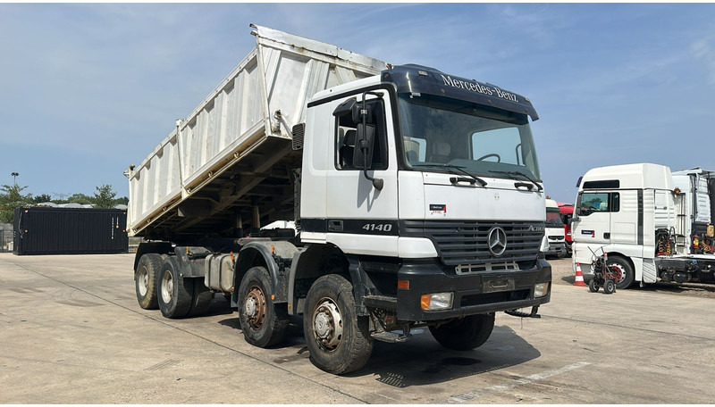 Mercedes-Benz actros 4140 (8X8 / BOITE MANUELLE / MANUAL GEARBOX / LAMES / GRAND PONT / BIG AXLE) - Sklápěč: obrázek 5 Mercedes-Benz actros 4140 (8X8 / BOITE MANUELLE / MANUAL GEARBOX / LAMES / GRAND PONT / BIG AXLE) - Sklápěč: obrázek 5