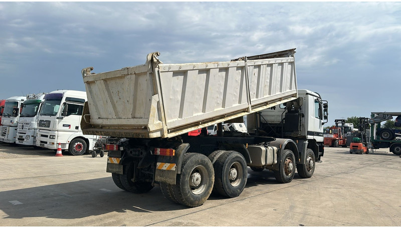 Mercedes-Benz actros 4140 (8X8 / BOITE MANUELLE / MANUAL GEARBOX / LAMES / GRAND PONT / BIG AXLE) - Sklápěč: obrázek 4 Mercedes-Benz actros 4140 (8X8 / BOITE MANUELLE / MANUAL GEARBOX / LAMES / GRAND PONT / BIG AXLE) - Sklápěč: obrázek 4