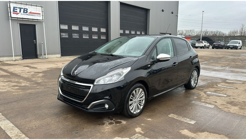 Peugeot 208 (BELGIAN CAR / AIRCO / 5 DOORS / PETROL) - Hatchback: obrázek 1 Peugeot 208 (BELGIAN CAR / AIRCO / 5 DOORS / PETROL) - Hatchback: obrázek 1