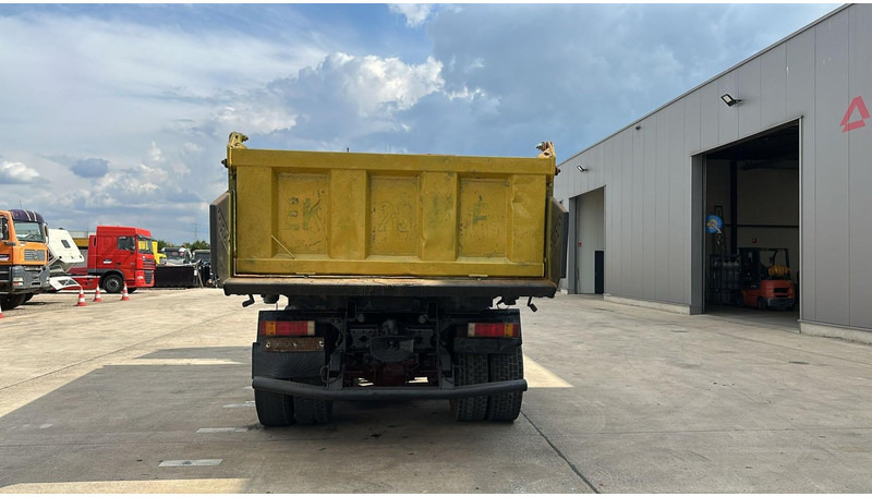 Renault Kerax 385 (POMPE MANUELLE / MANUAL PUMP / 6X4 / LAMES / GRAND PONT) - Sklápěč: obrázek 5 Renault Kerax 385 (POMPE MANUELLE / MANUAL PUMP / 6X4 / LAMES / GRAND PONT) - Sklápěč: obrázek 5