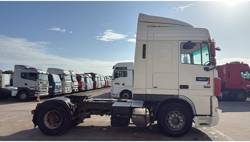 DAF 105 XF 460 (BOITE MANUELLE / MANUAL GEARBOX) - Tahač: obrázek 4 DAF 105 XF 460 (BOITE MANUELLE / MANUAL GEARBOX) - Tahač: obrázek 4