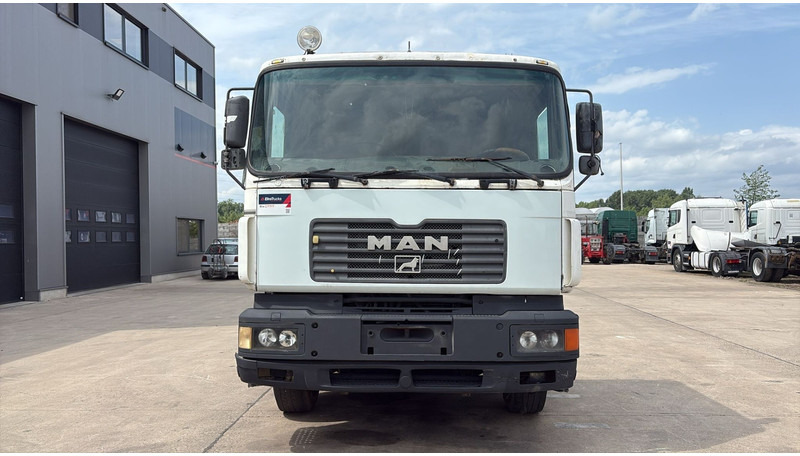 MAN 25.403 (6X2 / 6 CYLINDER / EURO 2 / MANUAL GEARBOX / 8 TYRES) - Tahač: obrázek 5 MAN 25.403 (6X2 / 6 CYLINDER / EURO 2 / MANUAL GEARBOX / 8 TYRES) - Tahač: obrázek 5