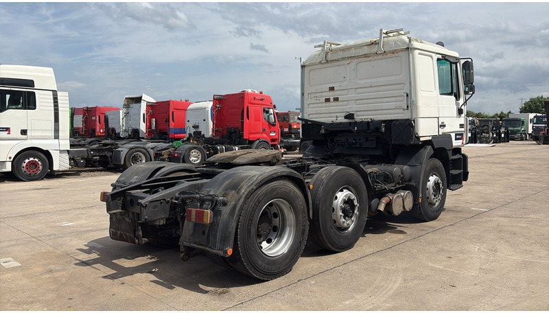 MAN 25.403 (6X2 / 6 CYLINDER / EURO 2 / MANUAL GEARBOX / 8 TYRES) - Tahač: obrázek 4 MAN 25.403 (6X2 / 6 CYLINDER / EURO 2 / MANUAL GEARBOX / 8 TYRES) - Tahač: obrázek 4