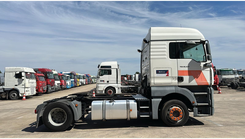 MAN TGA 18.430 (BOITE MANUELLE / MANUAL GEARBOX) - Tahač: obrázek 4 MAN TGA 18.430 (BOITE MANUELLE / MANUAL GEARBOX) - Tahač: obrázek 4
